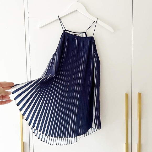 BNWOT Club Monaco pleated tank - Picture 7 of 11